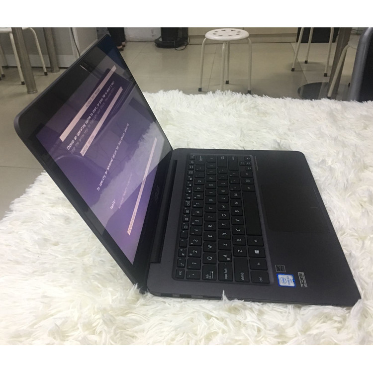 Asus/Asus Asus UV305CA6Y30 Asus 44 ซม. คอมพิวเตอร์แล็ปท็อป 256 Solid High Score