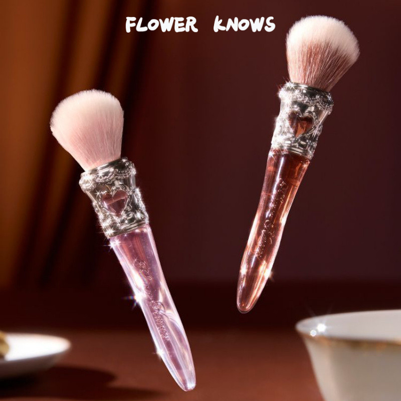FLOWER KNOWS Stipple Brush Powder Blusher แปรงโกโก้สีน้ําตาลเห็ดหัวขนสัตว์ปุยธรรมชาติ Super Soft มูลค่าสูงแปรงแต่งหน้าเครื่องมือแต่งหน้า