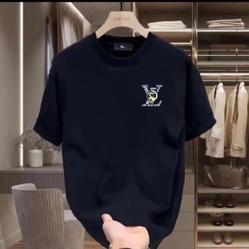 เสื้อผู้ชายแขนสั้น สไตล์ฮ่องกง คอรอบ ลายพิมพ์ใหม่ เหมาะสำหรับฤดูร้อน ปี 2025 โดย QCI