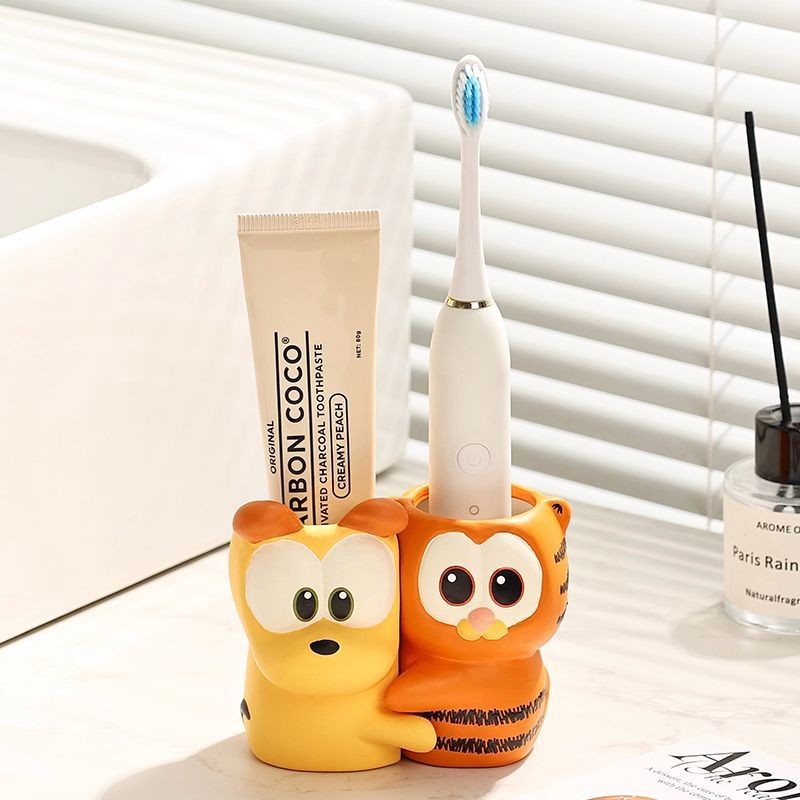 High-End Feeling สไตล์ใหม่ Garfield Peripheral คู่เด็กห้องน้ําน่ารักใส่แปรงสีฟันยาสีฟันสติกเกอร์ชั้น
