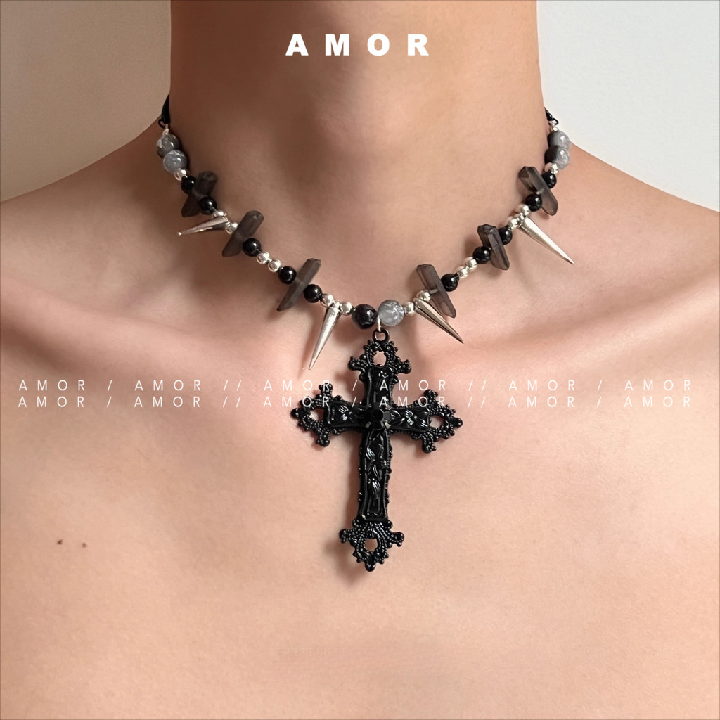 สร้อยคอมีจี้ไม้กางเขนพร้อมหมุดและหินบด สไตล์มืด ออกแบบเฉพาะสำหรับคนทันสมัย เหมาะสำหรับทั้งผู้ชายและผู้หญิง