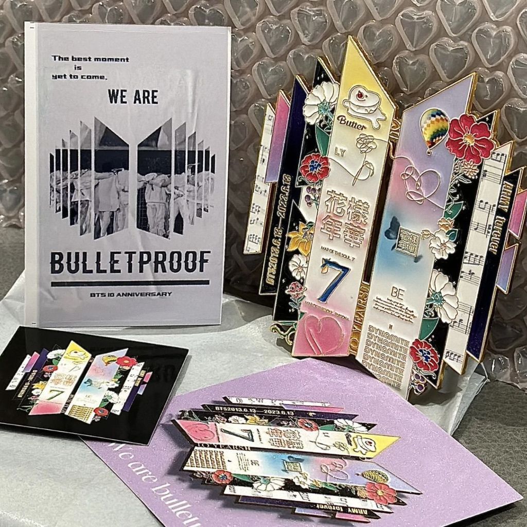 BTS BTS 10th Anniversary ป้ายโลหะอุปกรณ์ต่อพ่วงของขวัญของสะสมของที่ระลึกมูลค่าสูงสําหรับแฟน