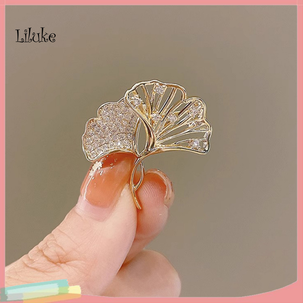 LK สังกะสีอัลลอยด์เข็มกลัดผู้หญิงs Rhinestone Ginkgo Leaf เข็มกลัด Pin Sparkling High-gloss Lapel Pin ลื่นหัวเข็มขัดผ้าพันคอ Badge สําหรับเสื้อผ้าและกระเป๋าอุปกรณ์เสริม – Elegant