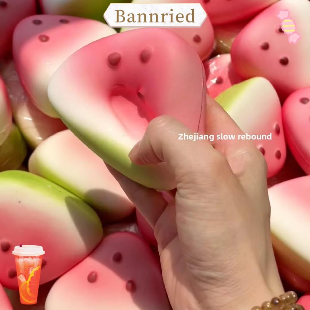 BANNRIEDSG ของเล่นบีบ, นุ่มและทนทาน Release Emotion Anti-Stress Squishy ของเล่น​​, ​​รูปผลไม้ตลก​​ ​​ปลอดสารพิษ & ปลอดภัย​​ การออกแบบหยิกและบีบ​​ ​​เครื่องคลายเครียดแตงโม​​
