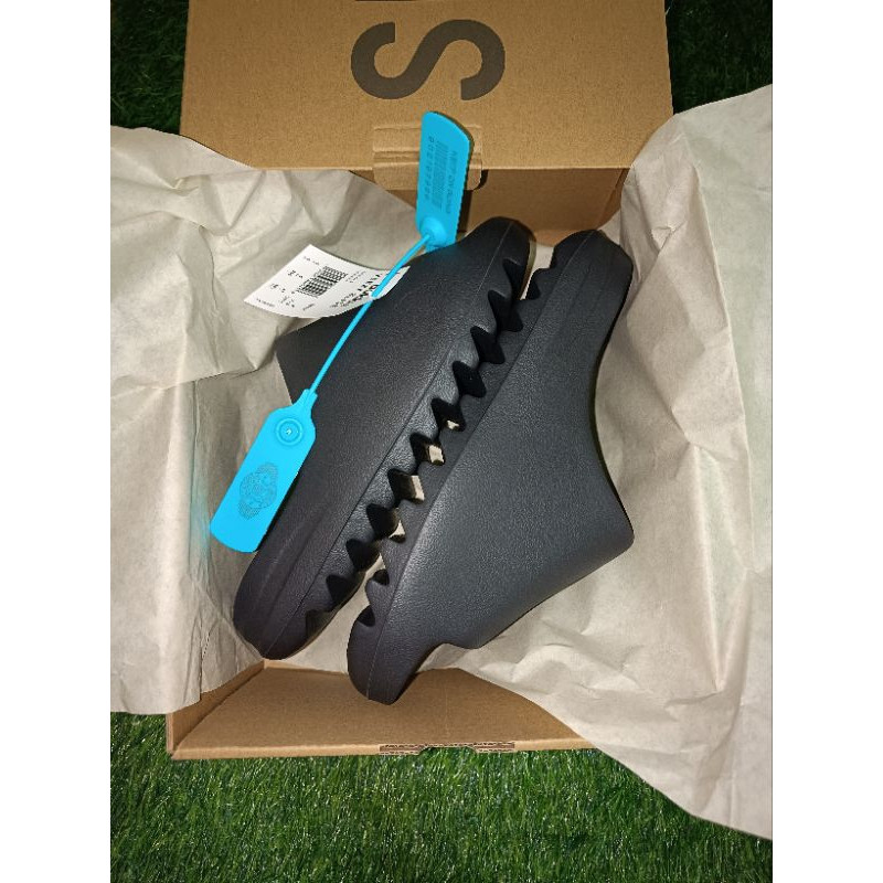 YEEZY TEXTURED SLIDE REAL EVA โฟมสําหรับผู้ชายและผู้หญิง SHOEBOX (REAL UA PAIR)