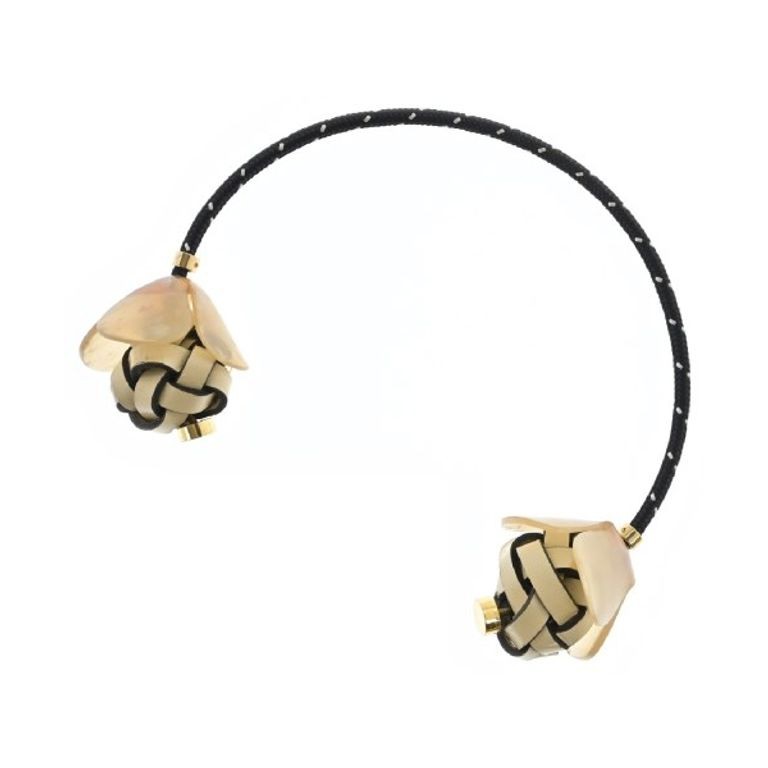 MARNI สร้อยคอสีเบจผู้หญิงสีดําส่งตรงจากญี่ปุ่น มือสอง
