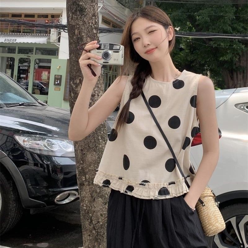 ลดอายุ คลื่นจุดแขนกุดเสื้อกั๊กขนาดเล็กสําหรับผู้หญิงฤดูร้อนปี 2025 ใหม่ชุดเสื้อกล้ามกระชับสัดส่วนตุ๊กตาฝรั่งเศส