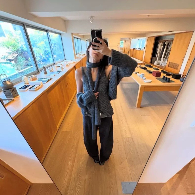 [SR-STUDIO] ฤดูใบไม้ร่วงสไตล์เกาหลี Dongdaemun เสื้อคาร์ดิแกนถักคอวีและผ้าพันคอดesign H0G7