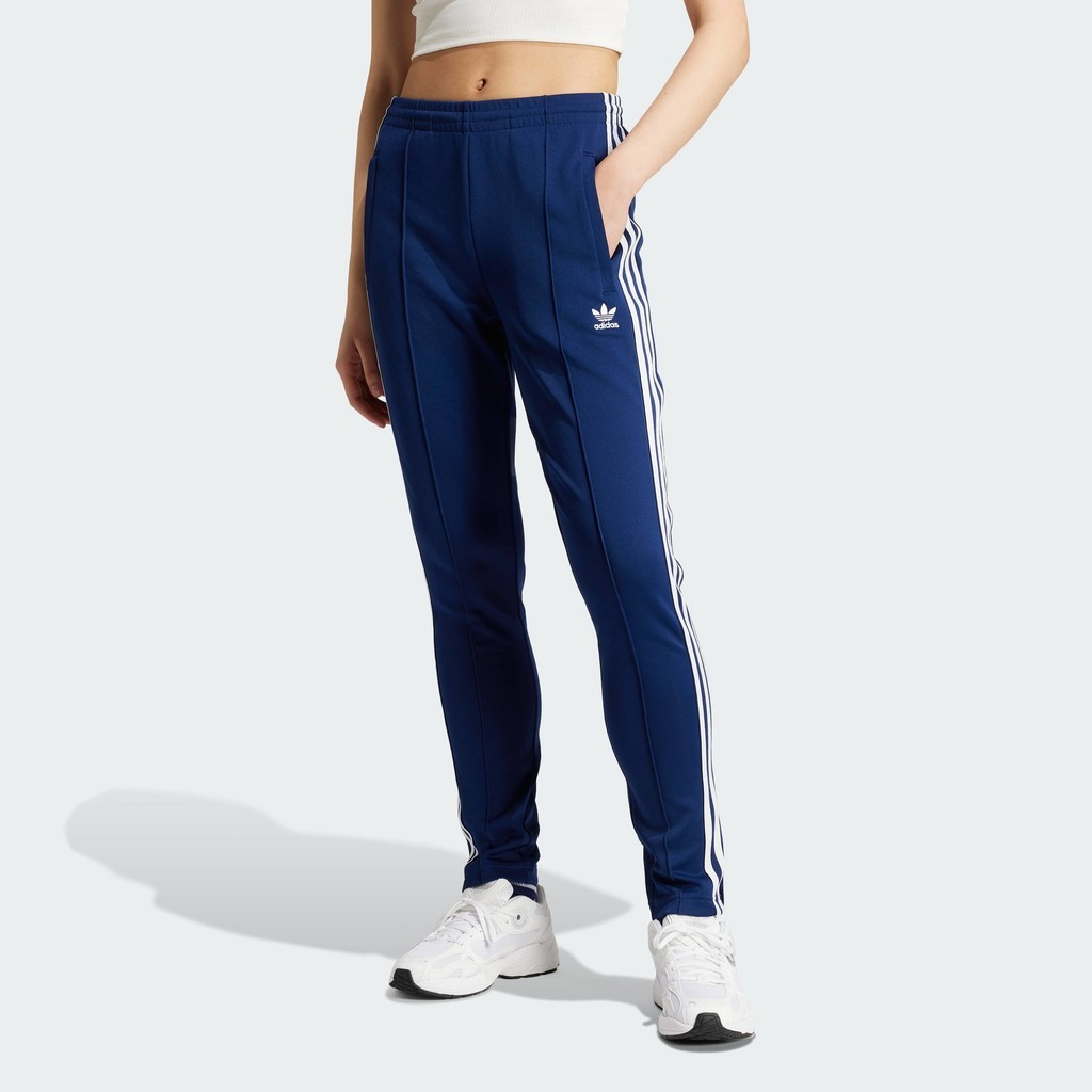 adidas ไลฟ์สไตล์ กางเกงแทรค Adicolor SST ผู้หญิง สีน้ำเงิน IY2179