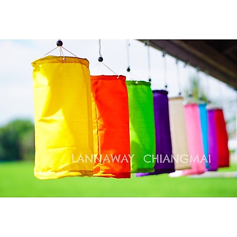 โคมแขวนกระบอกพับได้ โครงเหล็กบุผ้า เซ็ตคละสี10ชิ้น 10สี  งานทนแดดทนฝน โคมห้อยต้นไม้