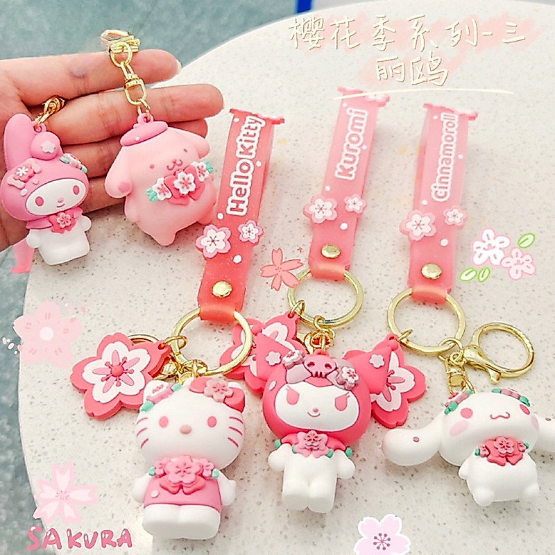 Sanrio สีชมพู Cherry Blossom พวงกุญแจตุ๊กตา Kuromi Cinnamoroll พวงกุญแจ My Melody พวงกุญแจรถ Pom Pom Purin Charm