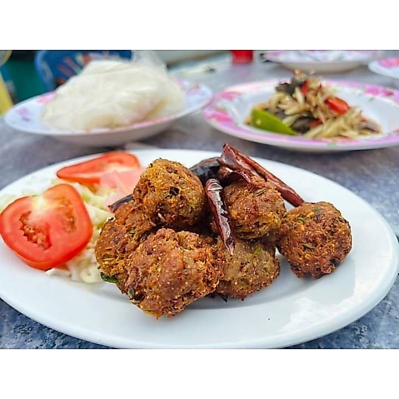 ลาบหมูทอด ตราดีจัง ใช้มะนาวบ้านแท้  byเฮียปั๊ก