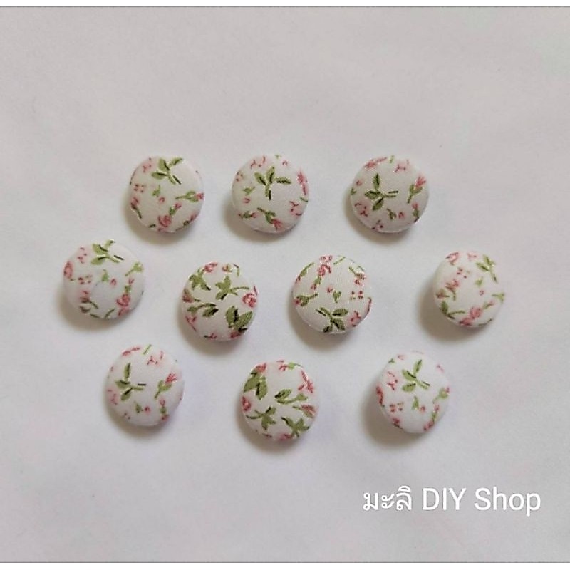 กระดุมผ้า Cotton100% ลายดอกไม้ กระดุมผ้าปั๊ม ขนาด 20 mm เบอร์ 32 ( Setละ 6 เม็ด )