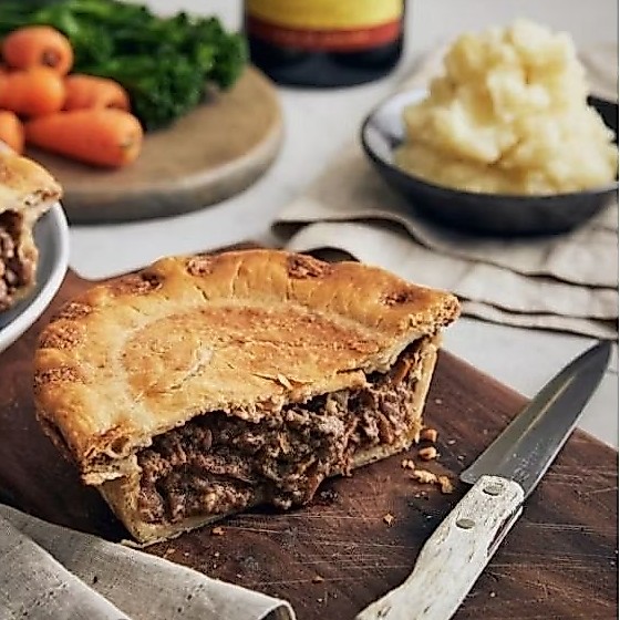 Steak & Kidney Pie 250g - พาย เสต็กแอนด์คิดนีย์ (เนื้อและไต) ขนาด 250กรัม.