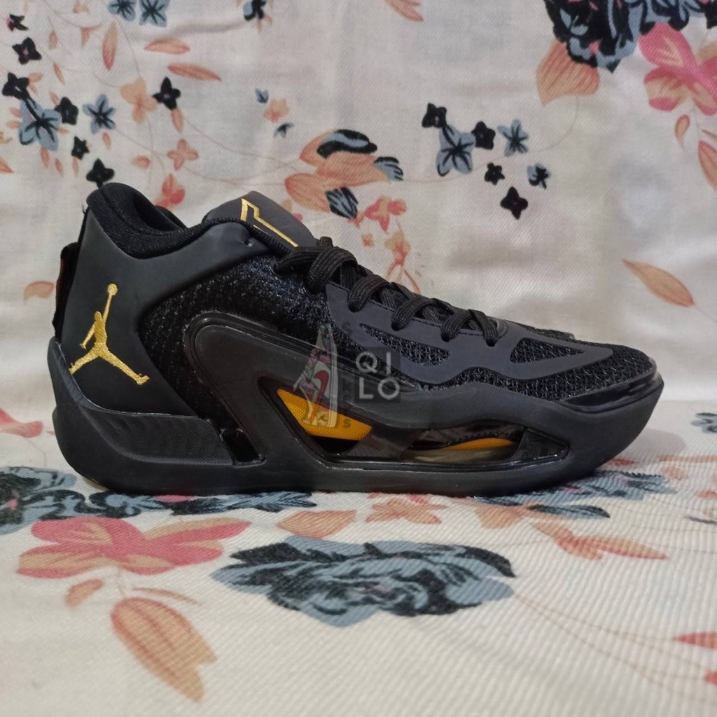 AJ Tatum 1 รองเท้าสีดําทอง