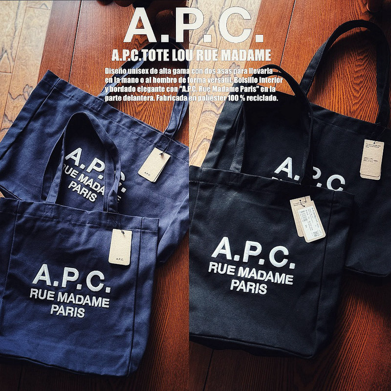 Apc paris กระเป๋าสะพายผ้าแคนวาสปักโลโก้