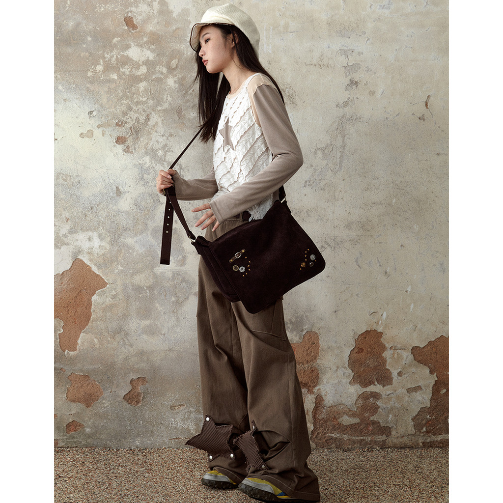 Twee OK Original Unique Rivets Brown Messenger Bag กระเป๋า Messenger Commuter Fashion Niche Design B