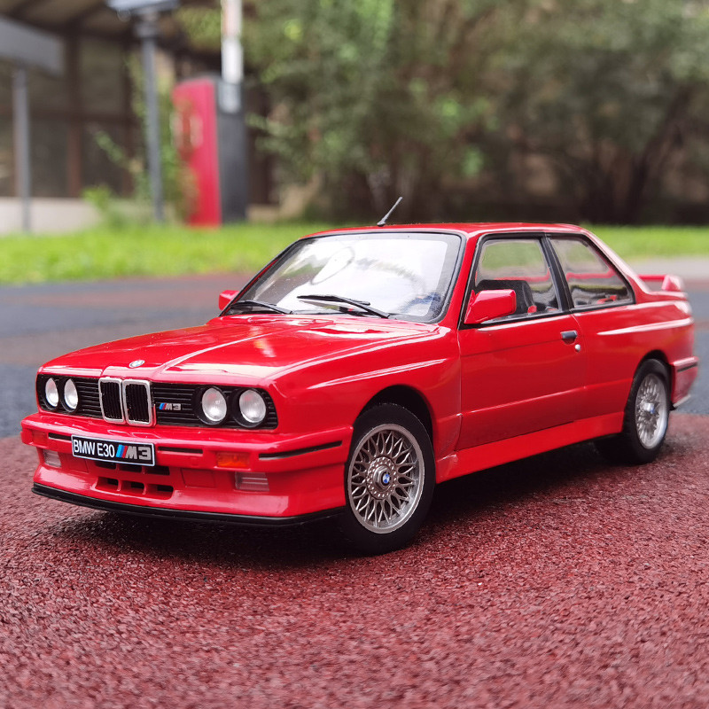 Solido Solido 1: 18 BMW BMW E30 M3 สีแดง 1986 โมเดลรถโลหะผสม