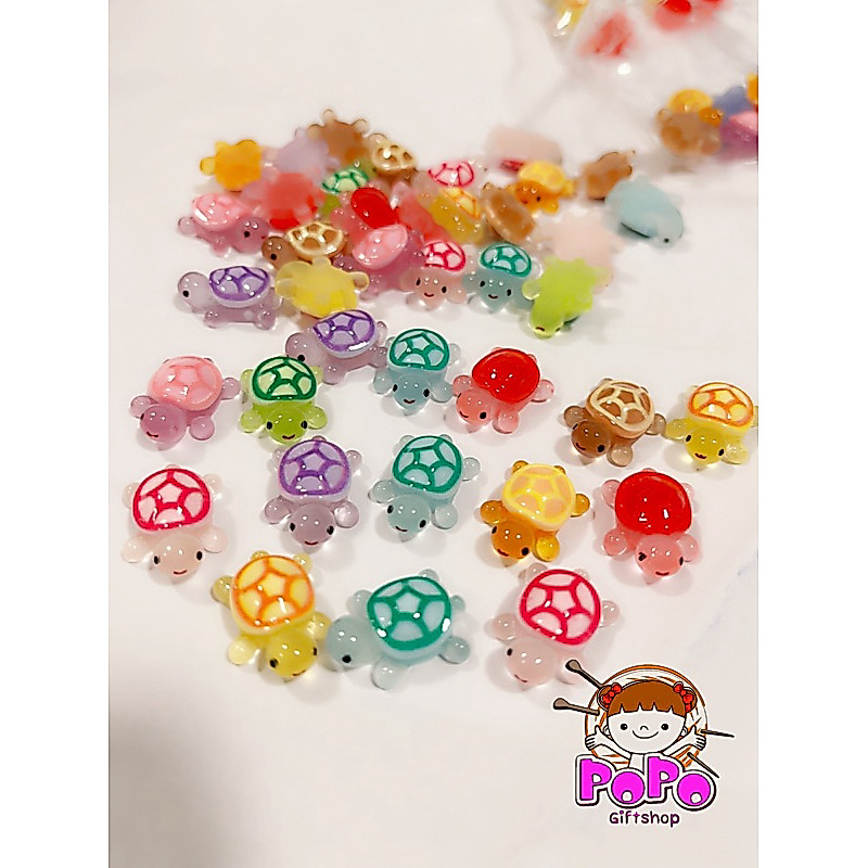 เต่าจิ๋ว เต่าเรืองแสง ขนาด 2 และ 3 ซม ชิ้นละ 5 และ 6 บาท