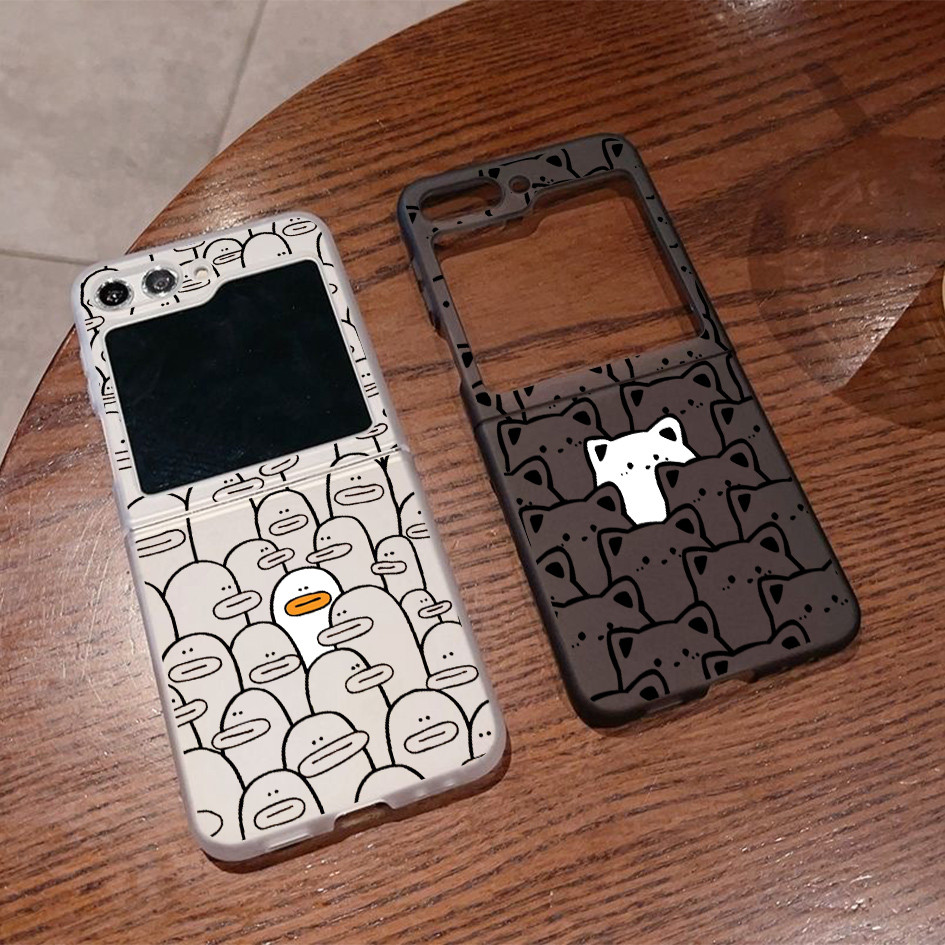 สําหรับ Samsung Z Flip 7/6/5 Micro Matte Hard เคสโทรศัพท์น่ารัก Lonely Duck Cat Ultra Thin กันกระแทก