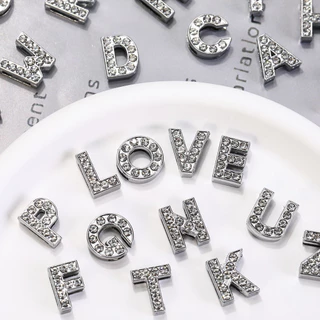 10pcs 8mm โลหะผสมสีเงินเงางาม rhinestone กับรูตัวอักษรภาษาอังกฤษลูกปัดทำด้วยมือ DIY เครื่องประดับทำอุปกรณ์เสริม