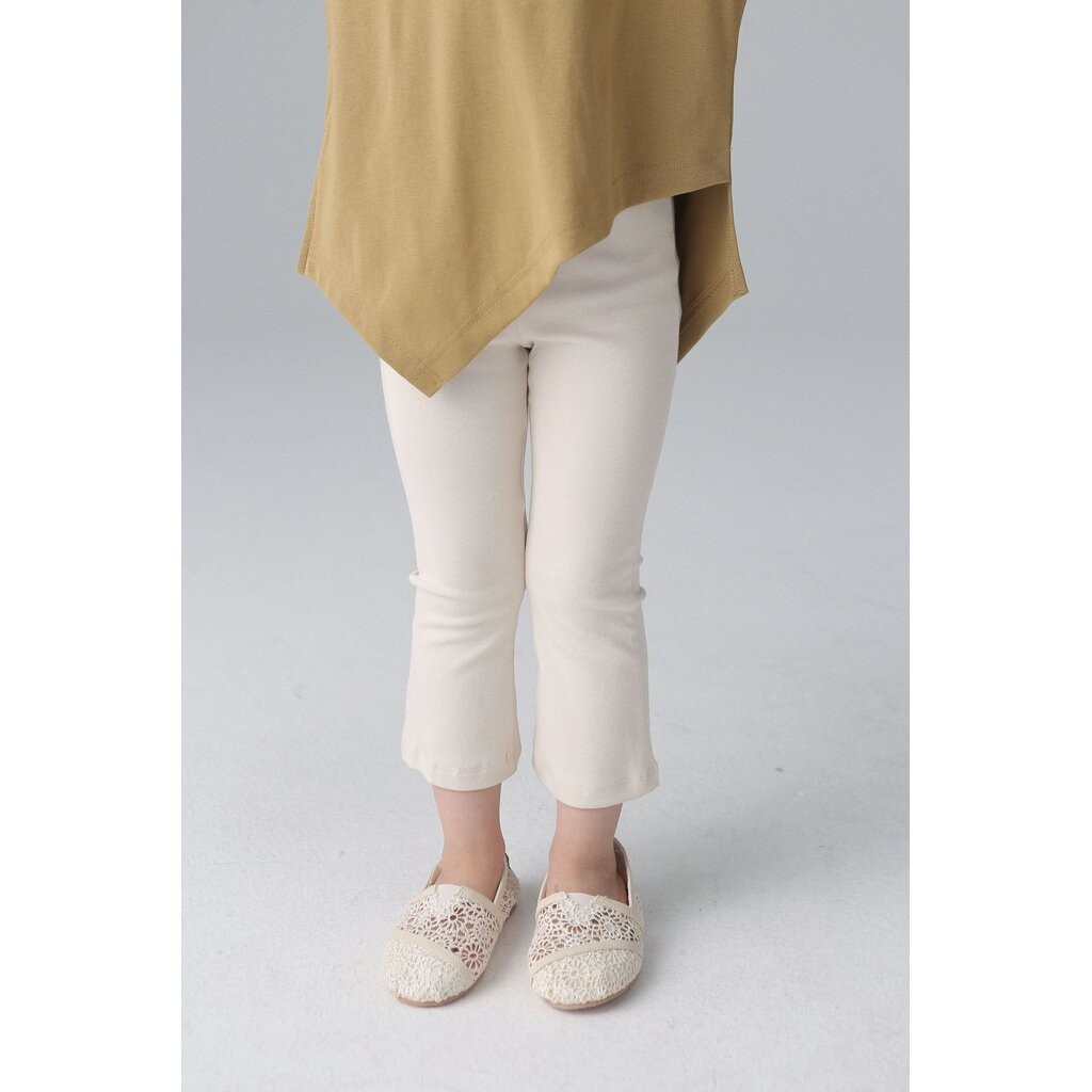 LLB-52 กางเกงเลคกิ้งปลายขาบาน (ขา 9 ส่วน) เนื้อผ้าบางเบาใส่สบายมี 2 สี (ขนาด 90-130)
