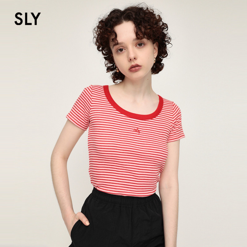 เสื้อยืดแขนสั้นผู้หญิง SLY สไตล์ใหม่ฤดูร้อน ดีไซน์เรียบหรู กระชับพอดีตัว กับลายปักสีสันรอบคอ 030FSR9
