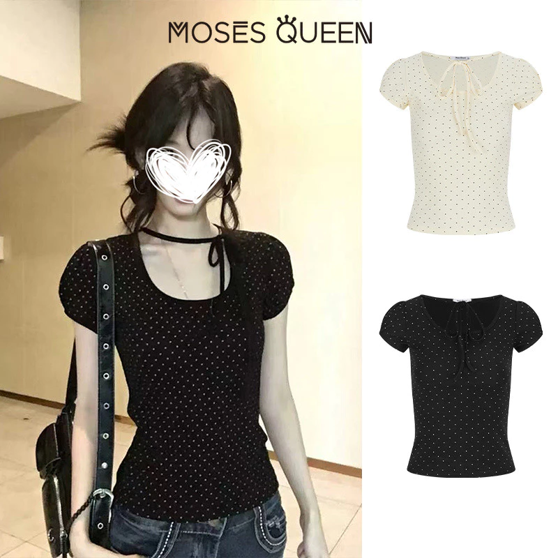 MOSESQUEEN เสื้อยืดแขนสั้นคอวีลายจุดผูกเชือกหวานและลําลองสําหรับฤดูร้อน-เสื้ออเนกประสงค์แบบผูกเชือกมีสไตล์สําหรับร่างกาย #63861
