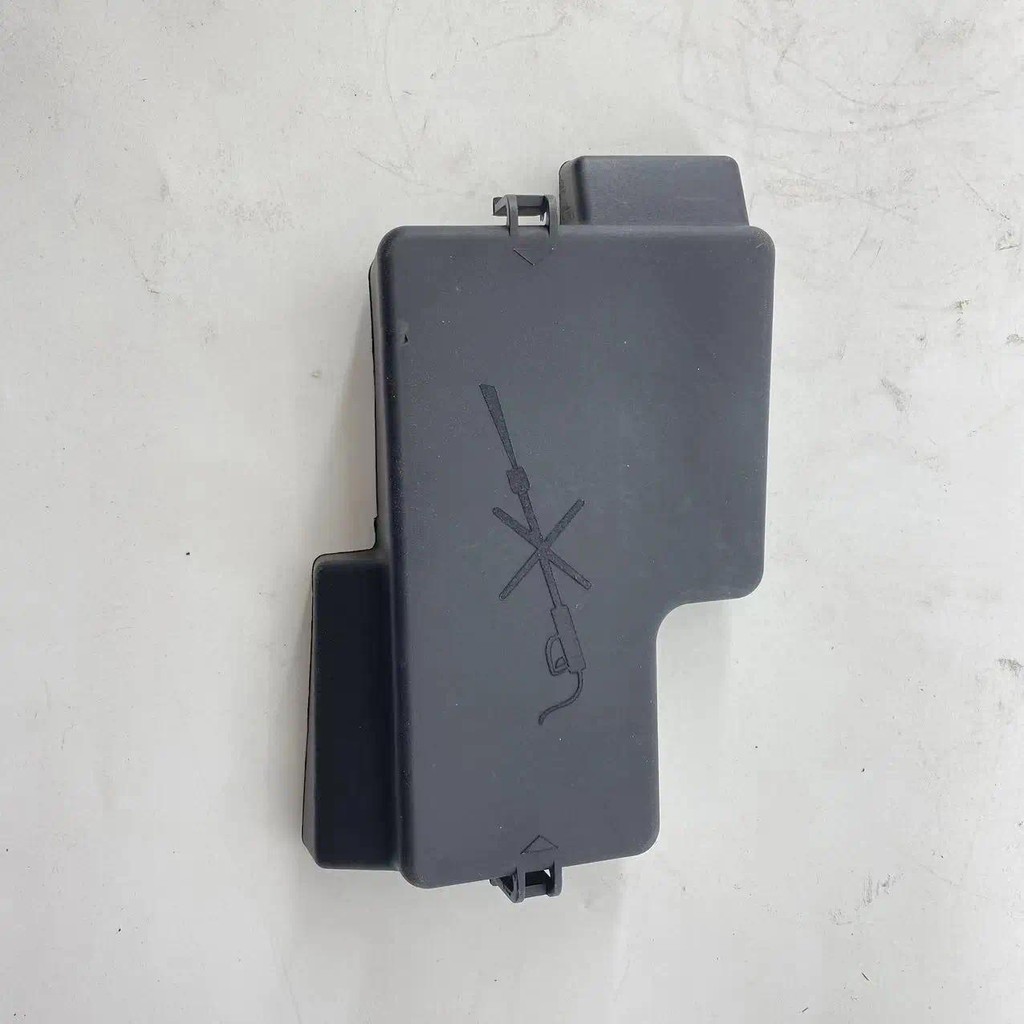 ฝาครอบกล่องฟิวส์สําหรับ BAIC D20 X25 X35 E130 E150auto ชิ้นส่วนตกแต่งรถยนต์