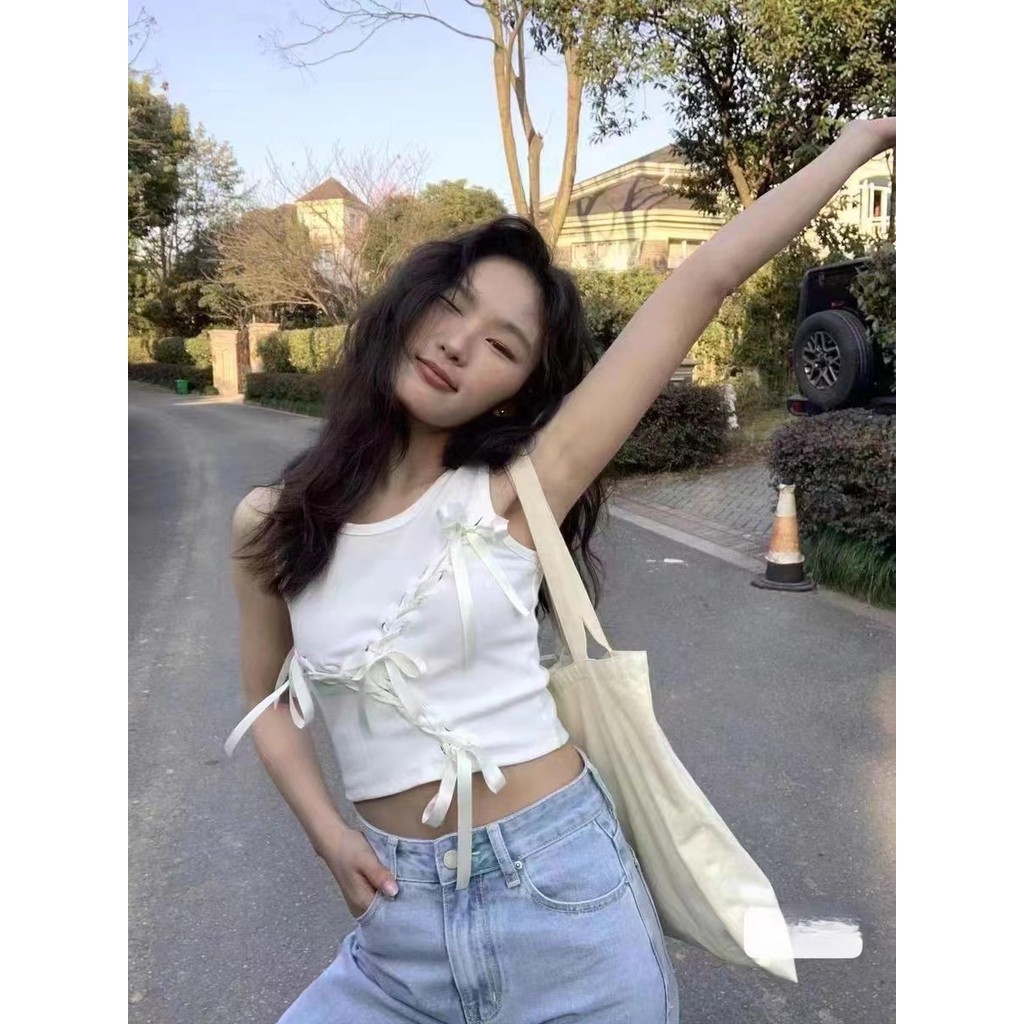 เสื้อกั๊กลูกไม้เอวสูง สไตล์หวานเผ็ด คอปอมแบบพิเศษ จับคู่กางเกงขายาว Happy Me DI7L