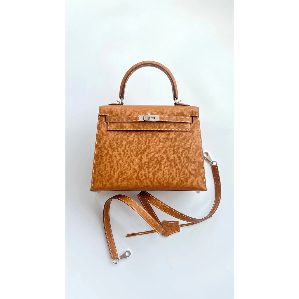 กระเป๋า Hermes Kelly ขนาด 25 cm สีทอง ทำจากหนังแกะ Epsom พร้อมตัวล๊อคสีทอง กระเป๋าถือสำหรับผู้หญิง X