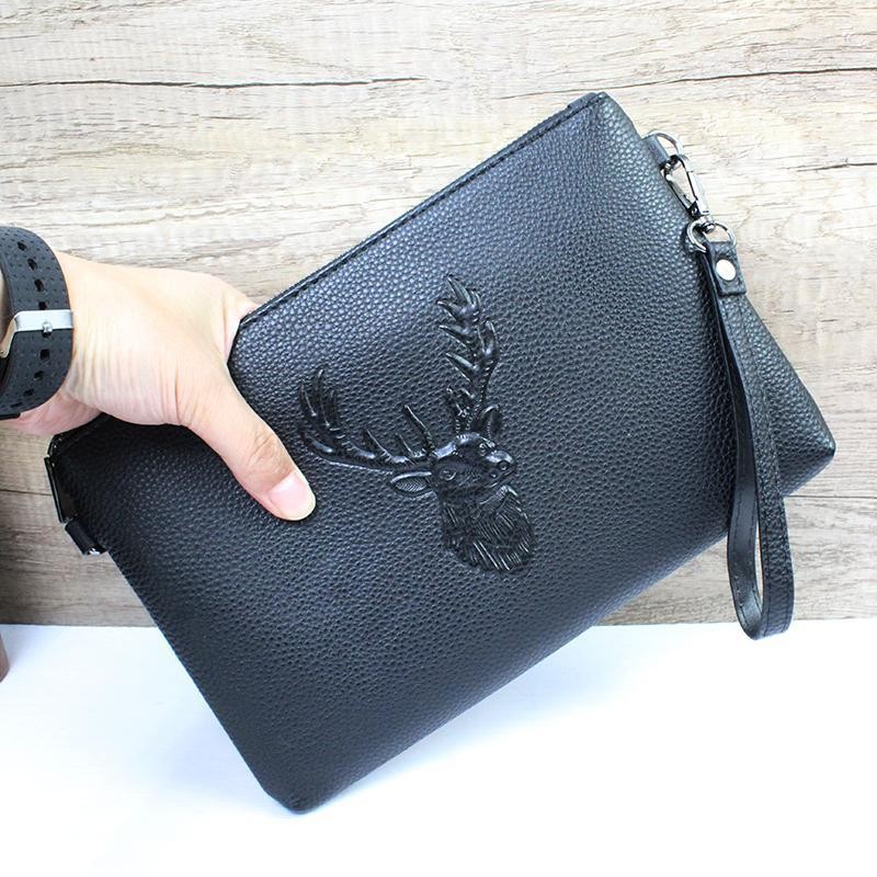 Social Guy Hold Hand Hold a Soft Envelope Casual Business Folder 2023 ใหม่ 25.9.16