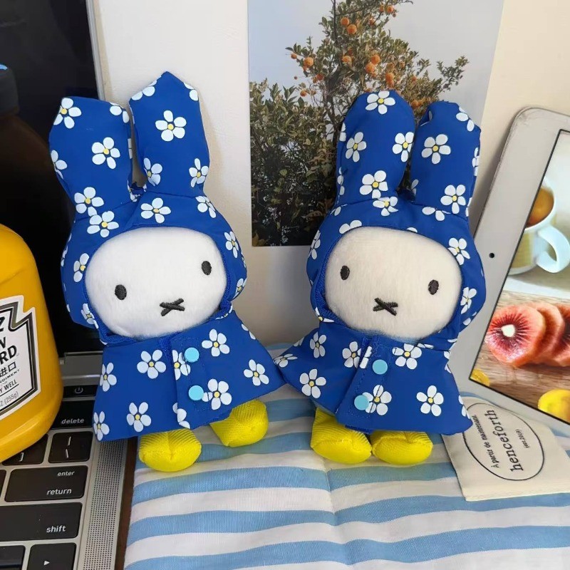 มิฟฟี่ กระต่ายจี้ตุ๊กตา สไตล์เสื้อกันฝน น่ารักย้อนยุค เป็นพวงกุญแจของขวัญวันเกิดที่perfect