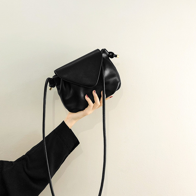 กระเป๋าMessengerหนังนุ่มสไตล์เกาหลียอดฮิตจากThailand lyn Brand ใช้ได้ทุกวัน พร้อมกล่องของขวัญ