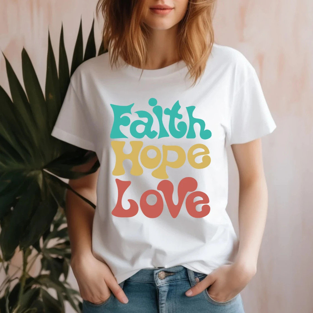 เสื้อยืดผ้าฝ้าย 100% สำหรับผู้หญิง ธีม Faith Hope Love