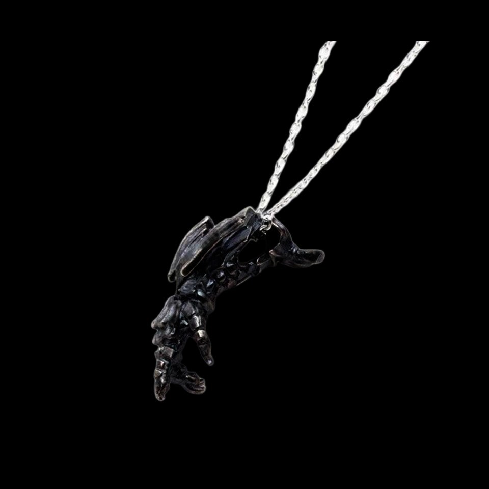 Kamen Rider OOO Anku Iron จี้สร้อยคอไฟฟ้าสีดําทอง Rider Rider สร้อยคอไม่จางหายเครื่องประดับ 6.18 PDQ