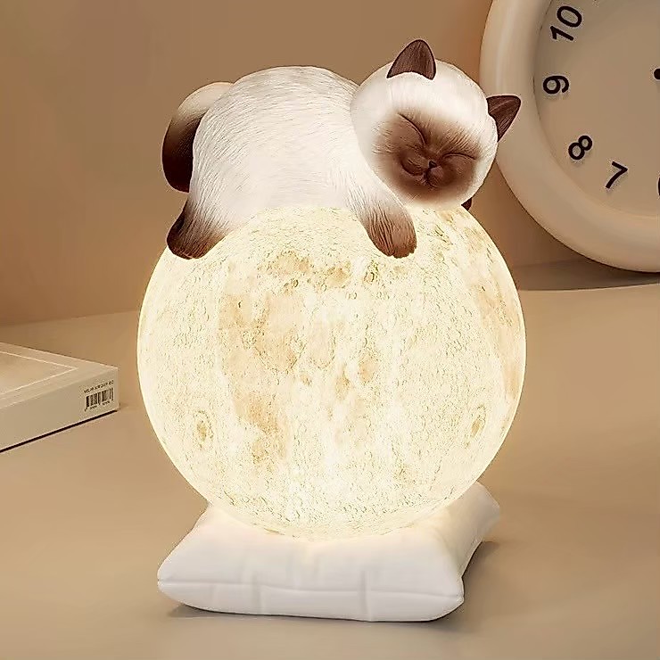 ส่งจากไทย🌕Meow on the Moon โคมไฟ แมวนอนบนดวงจันทร์ โคมไฟ ตั้งโต๊ะ ปรับระดับความสว่างได้ ตกแต่งบ้าน 75022