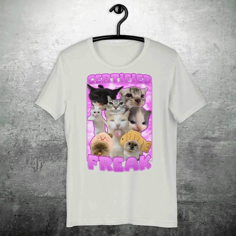 [มีสินค้าพร้อมส่ง] เสื้อยืดลายแมวตลก Certified Freak Funny Cat Meme เสื้อยืดลายแปลกใหม่ Goofy Ahh Te