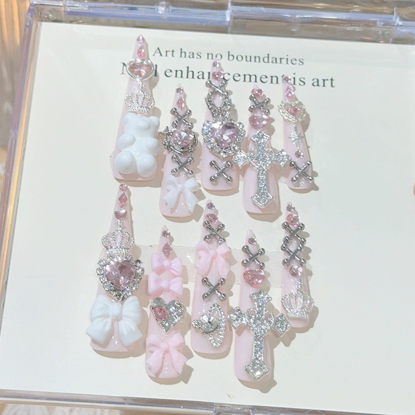 Pink Jirai น่ารักทําด้วยมือกดบนเล็บ Shibuya Gyaru โบว์หัวใจข้ามเพชรประกายเล็บปลอม