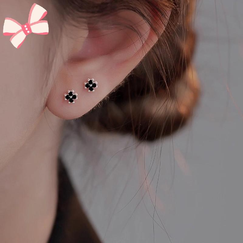 ต่างหูสีดำ Retro แบบ Four-Leaf Clover จาก Zircon เพชรสังเคราะห์ ดีไซน์ดอกไม้งานละเอียด สำหรับคนชอบสไตล์คลาสสิก