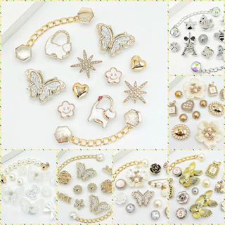 เครื่องประดับรองเท้า.Cross Jibbilz Charms สำหรับรองเท้าชายหาด ลายดอกไม้และผีเสื้อพร้อมชุดกระเป๋าแบบแมว