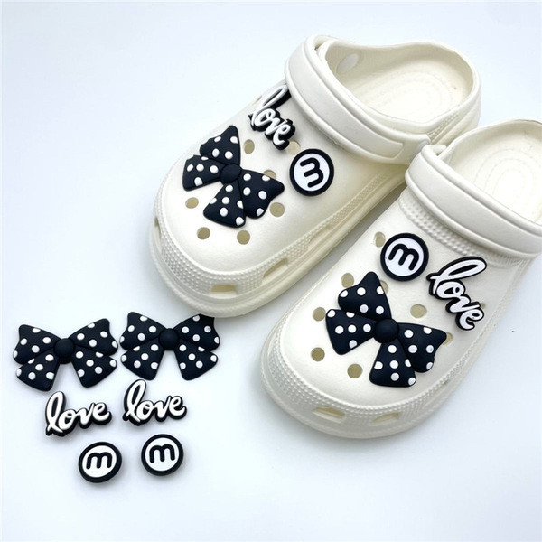 jibbitz crocs ของแทั jibbitz อะคริลิค ใหม่รองเท้าหลุมทําเองอุปกรณ์เสริมรองเท้าการ์ตูนน่ารักอุปกรณ์ดอ