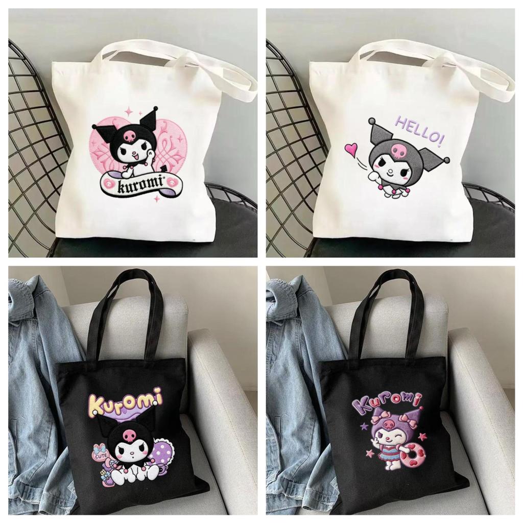 กระเป๋าผ้าแคนวาสใบนี้มีลวดลายปักสวยงาม และออกแบบมาสำหรับสะพายไหล่ สามารถใช้เป็นกระเป๋าเรียน กระเป๋าช้อปปิ้ง หรือใช้ประโ