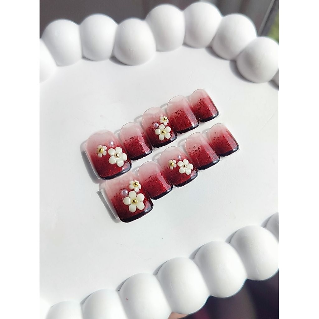 กลิตเตอร์แดงปลายดำแต่งดอก 🌸