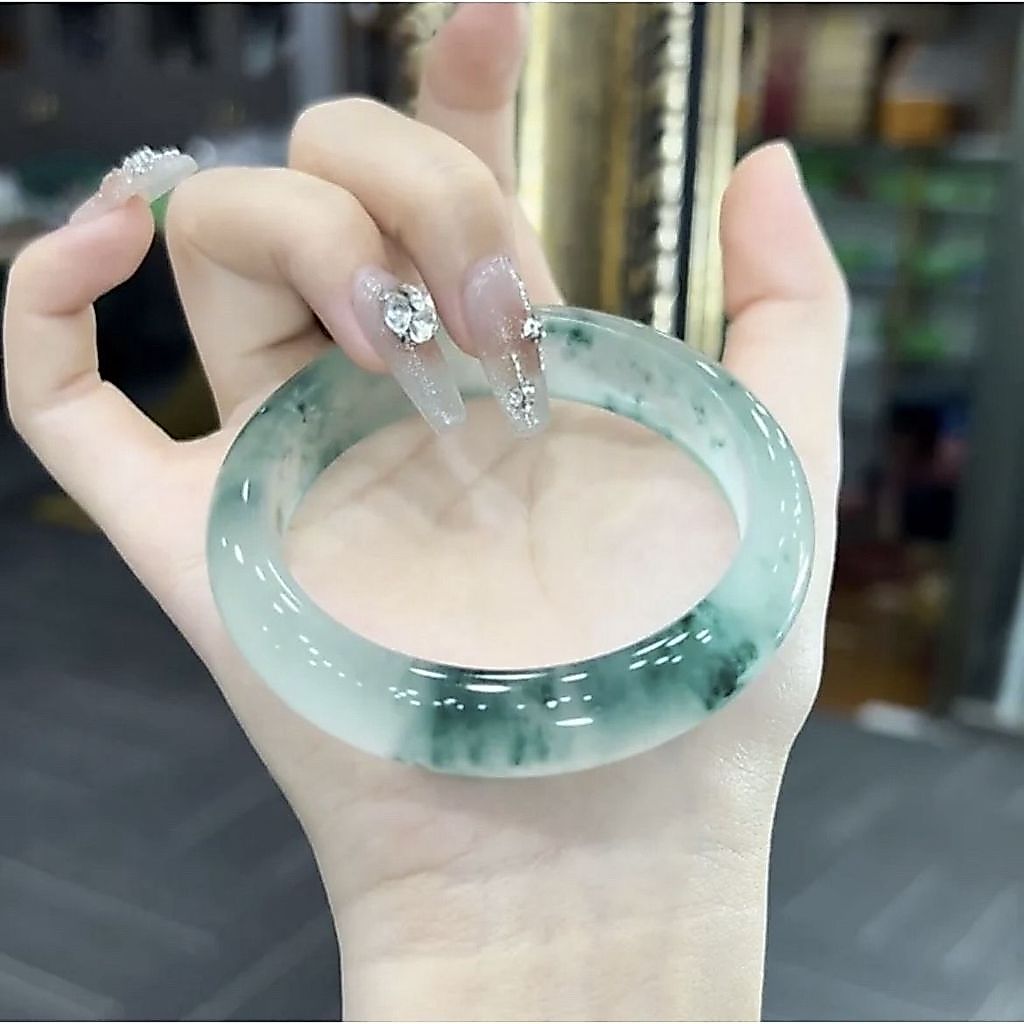 สร้อยข้อมือหยกธรรมชาติ ทรงกลม สีเขียวเข้ม ขนาด 0.4 ซม.