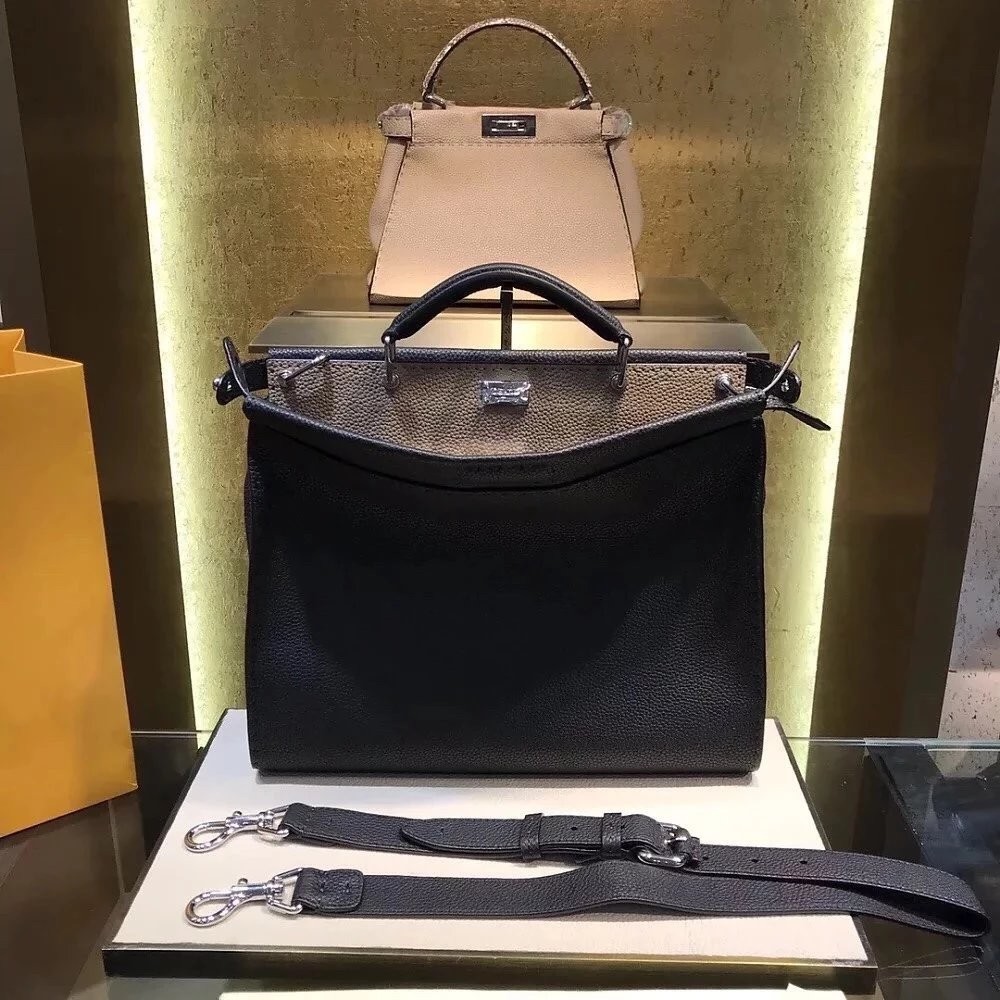 FENDI PEEKABOO กระเป๋าเอกสาร Pebbled สําหรับผู้ชายขนาดกลาง