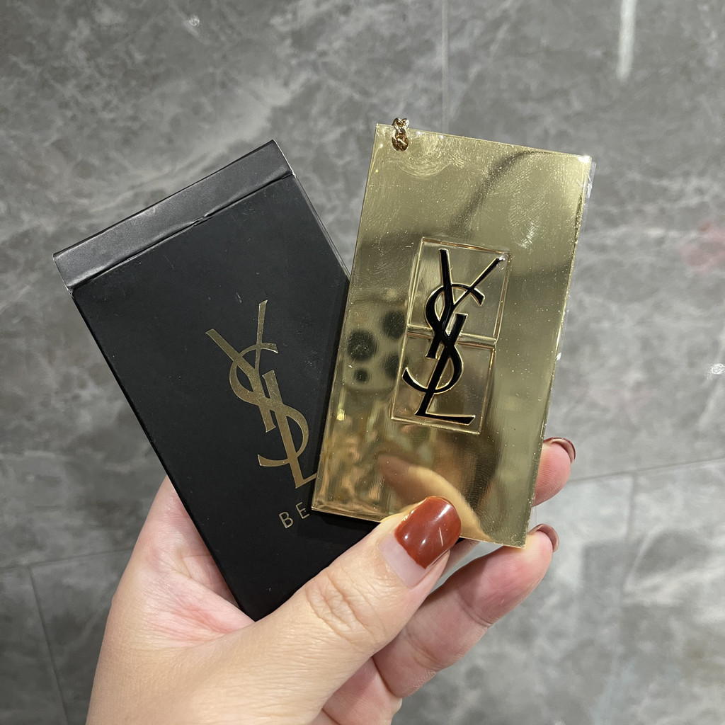 เคาน์เตอร์แบรนด์ใหญ่ YSL Saint Laurent ของขวัญกระจกแต่งหน้าประณีตแบบพกพาแบบพกพา High-End กระจกขนาดเล