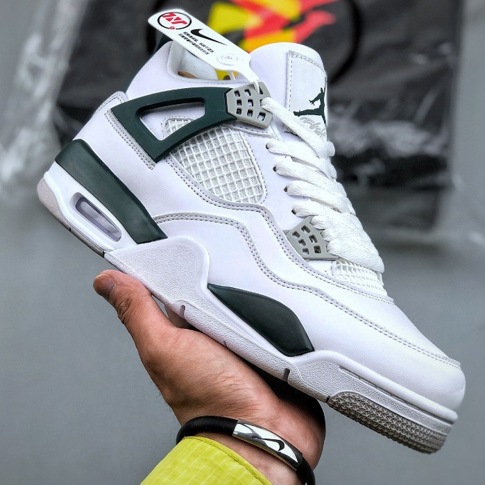 รองเท้าแอร์จอยแดนท์ รีโทร โมเดล FQ8138-103