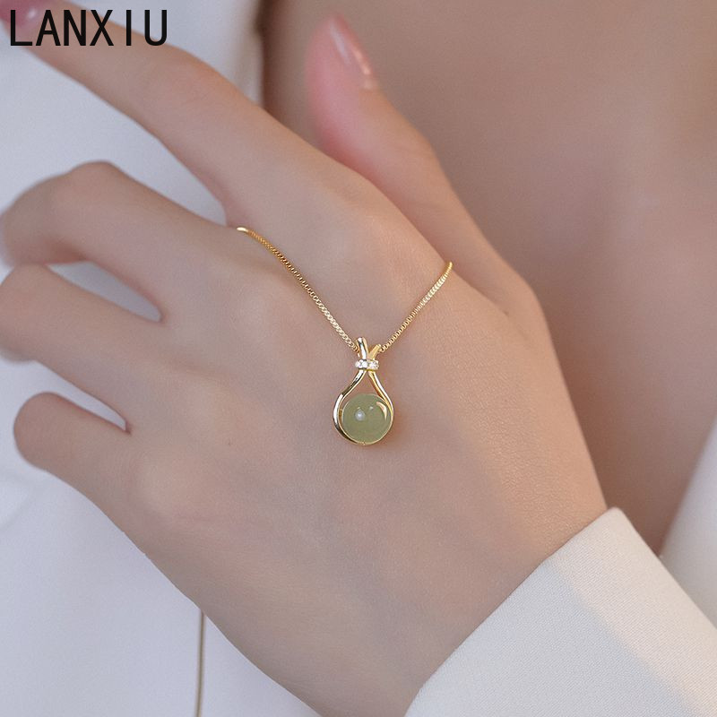 LANXIU Lucky สร้อยคอมีจี้วงกลมสีเขียว อัปเดตตามเทรนด์ สวยงามและเรียบง่ายสำหรับผู้หญิง
