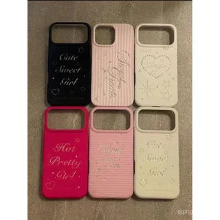 เคสโทรศัพท์ เหมาะสําหรับ iPhone ที่ไม่ซ้ํากันเงาเลเซอร์ภาษาอังกฤษ iPhone17Pro/16/15/14 เคสโทรศัพท์ 13 สาว 12 Niche 11 อารมณ์ป้องกันกรณี SZRN